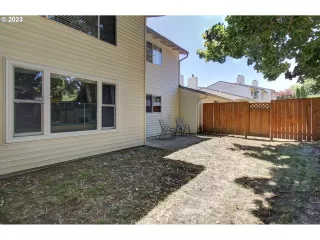 Photo #5: 23460281 Listing