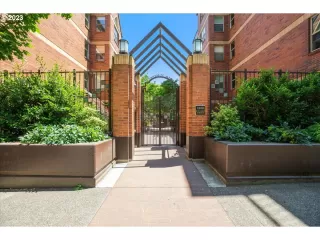 Photo #3: 23462394 Listing