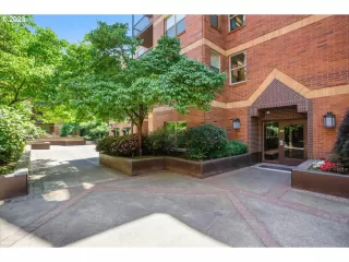 Photo #4: 23462394 Listing