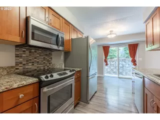 Photo #3: 23462603 Listing