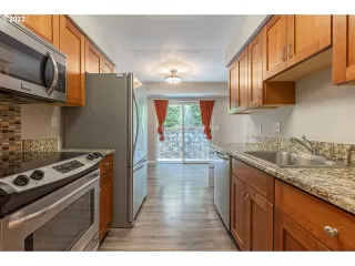 Photo #4: 23462603 Listing