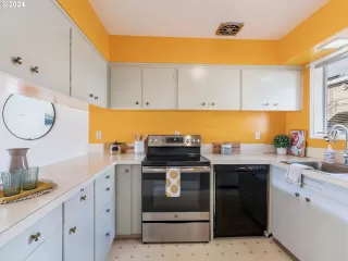 Photo #2: 23463393 Listing