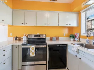 Photo #4: 23463393 Listing