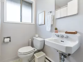 Photo #6: 23463393 Listing