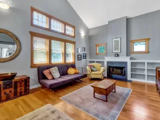 Photo #4: 23463897 Listing