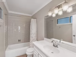 Photo #5: 23468897 Listing