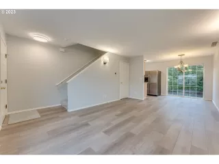 Photo #4: 23470173 Listing