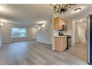 Photo #5: 23470173 Listing