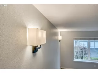 Photo #6: 23470173 Listing