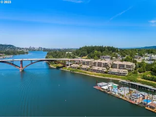 Photo #2: 23470632 Listing