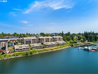 Photo #3: 23470632 Listing