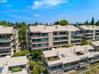 Photo #4: 23470632 Listing