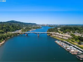 Photo #5: 23470632 Listing