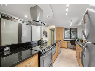 Photo #5: 23471029 Listing