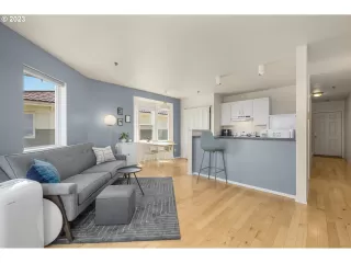 Photo #4: 23471163 Listing