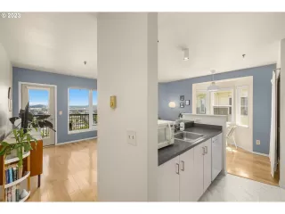 Photo #5: 23471163 Listing