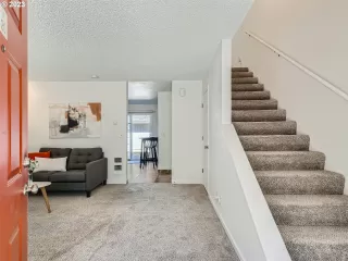 Photo #4: 23473100 Listing