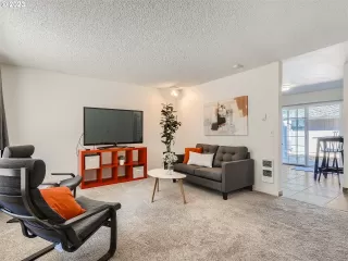 Photo #5: 23473100 Listing