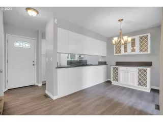 Photo #3: 23473189 Listing