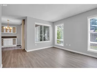 Photo #4: 23473189 Listing