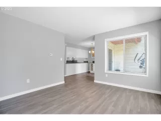 Photo #6: 23473189 Listing