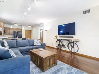 Photo #4: 23473604 Listing