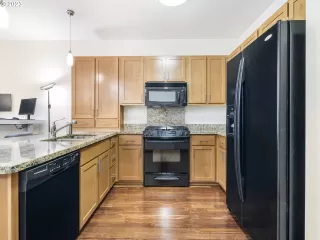 Photo #6: 23473604 Listing