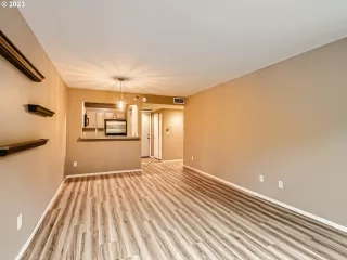 Photo #5: 23474045 Listing