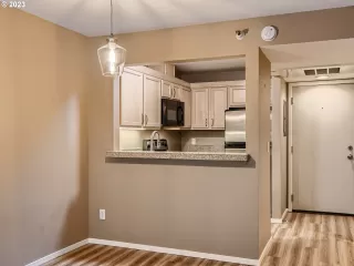 Photo #6: 23474045 Listing