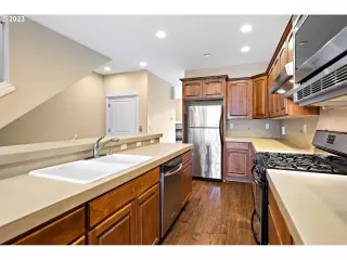 Photo #5: 23474703 Listing