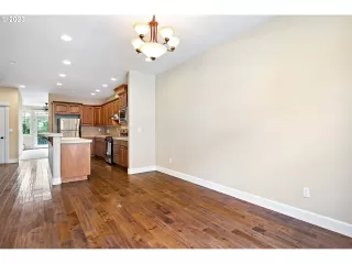 Photo #6: 23474703 Listing
