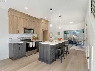 Photo #2: 23475391 Listing