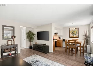 Photo #5: 23475919 Listing 