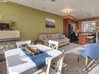 Photo #6: 23476035 Listing