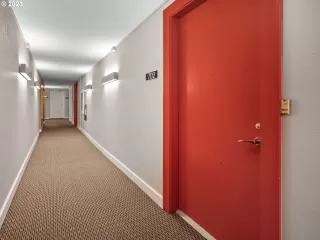 Photo #5: 23478548 Listing