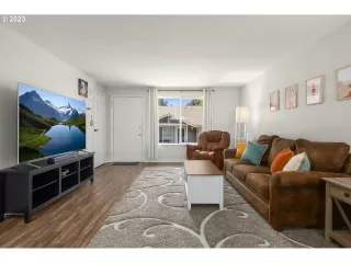 Photo #6: 23478602 Listing