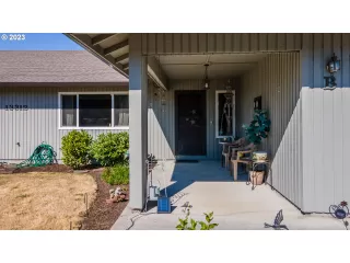 Photo #3: 23479731 Listing