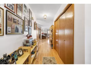 Photo #4: 23479731 Listing