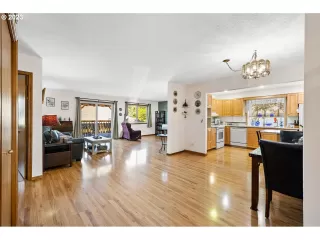 Photo #6: 23479731 Listing