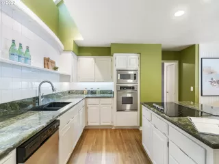 Photo #6: 23480313 Listing