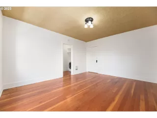 Photo #6: 23480416 Listing