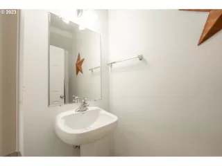 Photo #4: 23480691 Listing