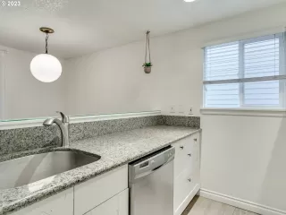 Photo #6: 23481001 Listing 