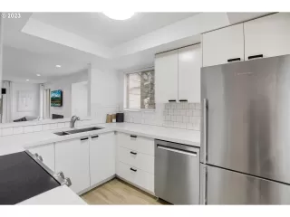 Photo #5: 23481813 Listing 