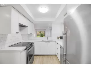 Photo #6: 23481813 Listing 