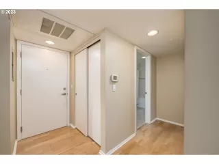 Photo #3: 23482664 Listing