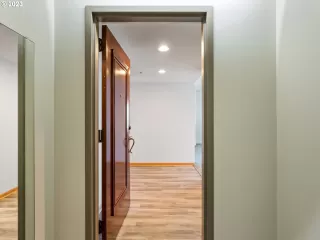 Photo #6: 23482898 Listing