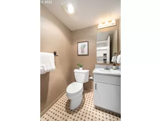 Photo #6: 23483127 Listing