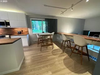 Photo #4: 23483290 Listing