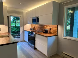 Photo #5: 23483290 Listing